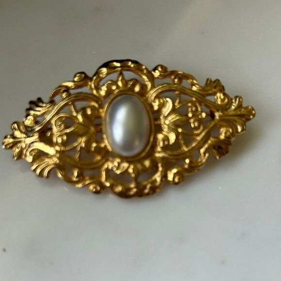 Vintage Elegant Gold and Silver Brooch Set - Picture 2 of 4